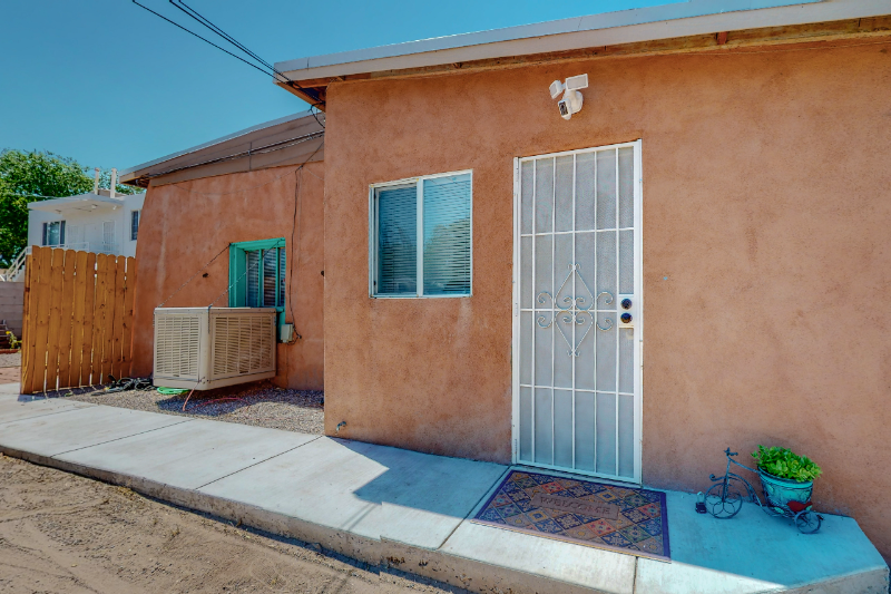 1803 1/2 Lomas Blvd Nw - Photo 2 of 33