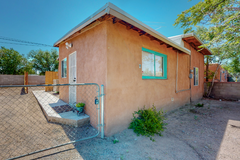 1803 1/2 Lomas Blvd Nw - Photo 3 of 33