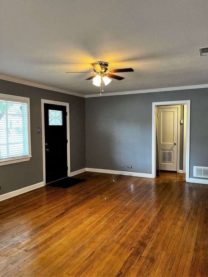 146 Rodena St - Photo 3 of 18