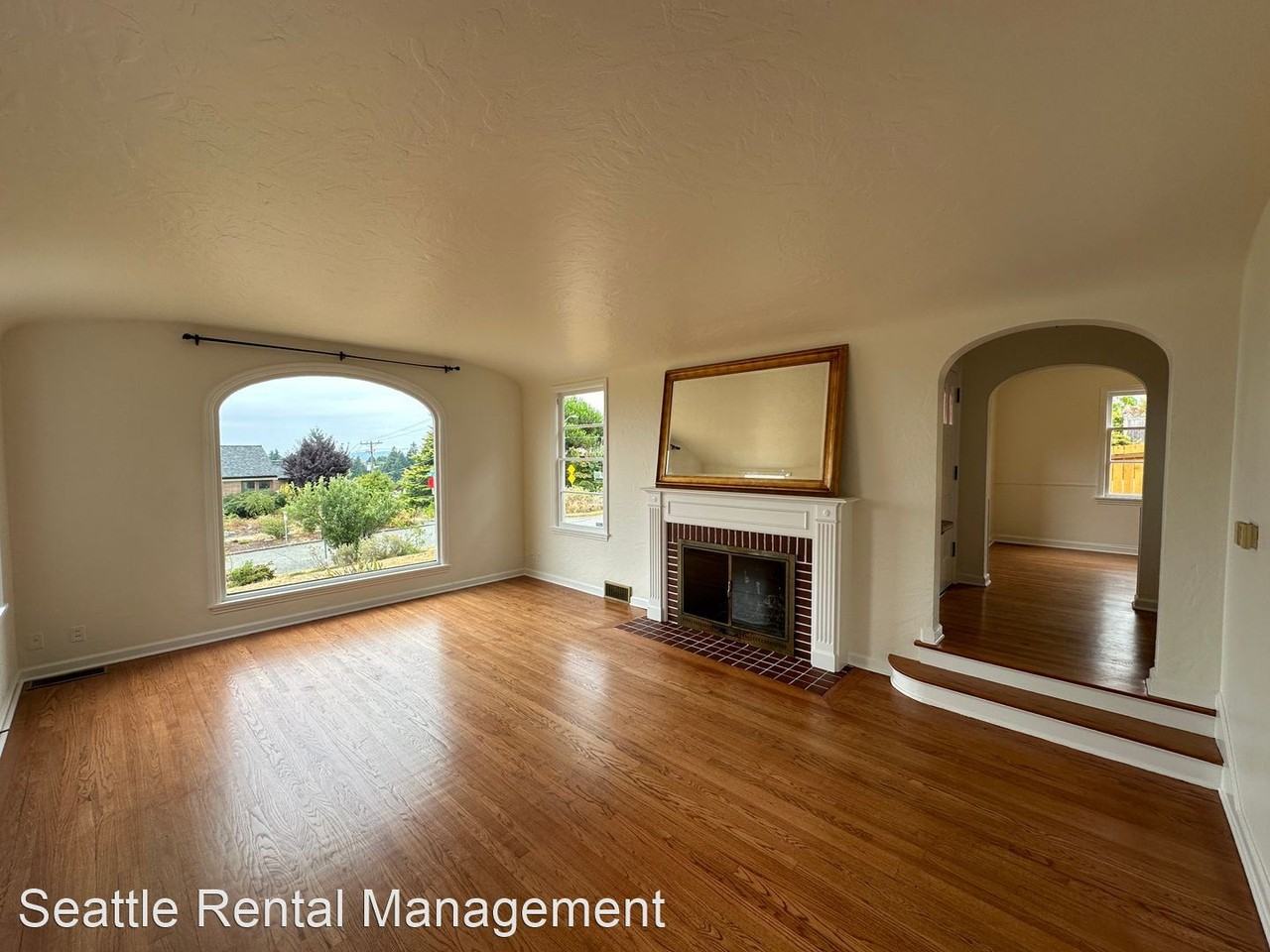 5900 36th Ave Sw - Photo 3 of 23