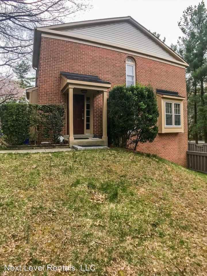 20501 Strath Haven Dr