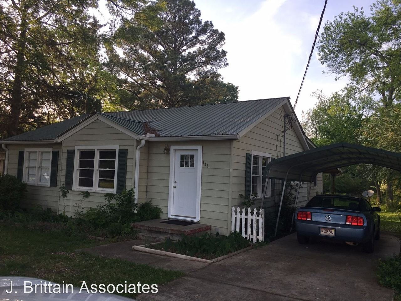 403 Main St - Photo 2 of 6