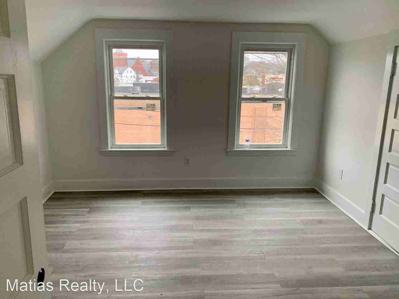 86 Portland St - Photo 2 of 5