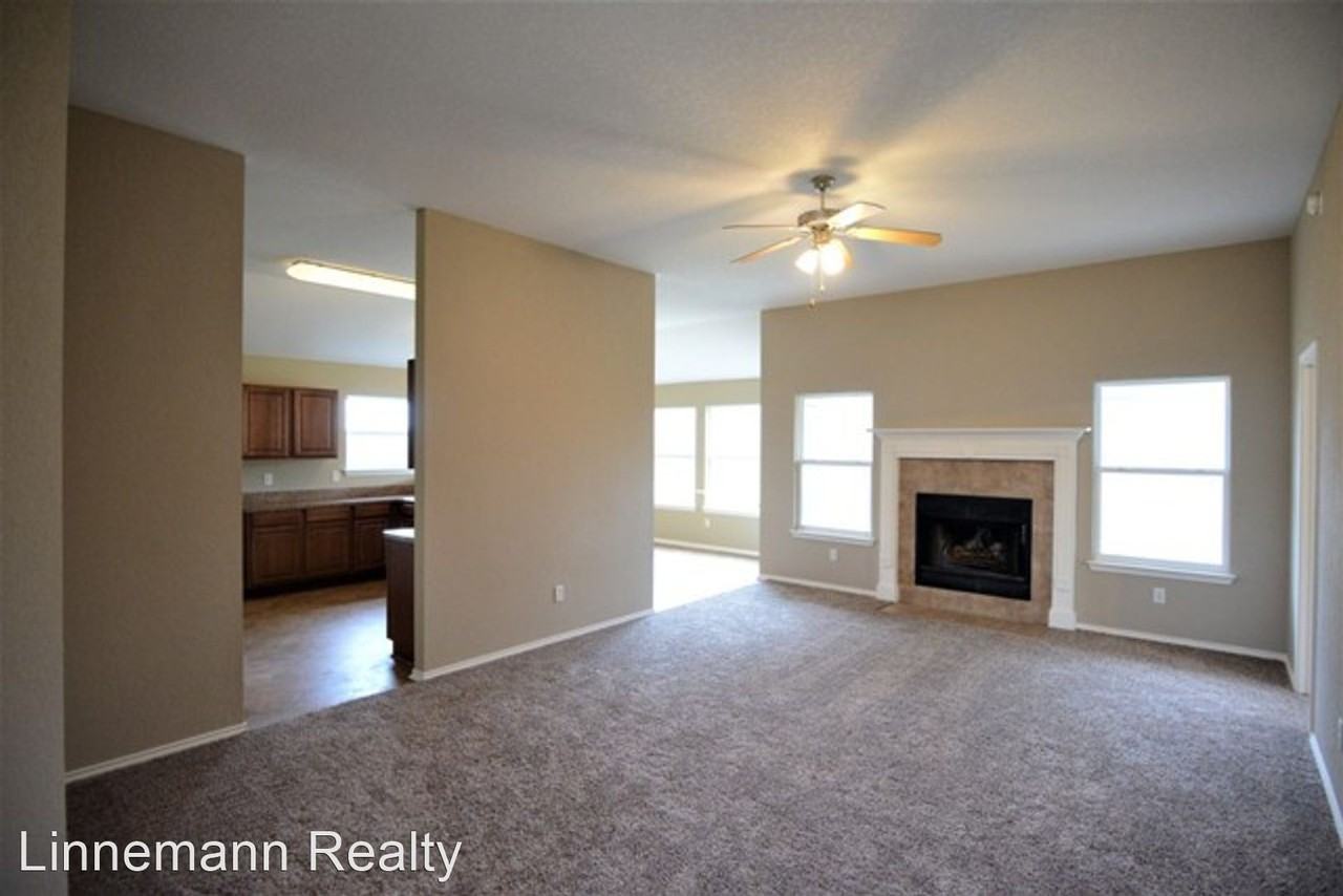 2810 Bastion Loop - Photo 2 of 19