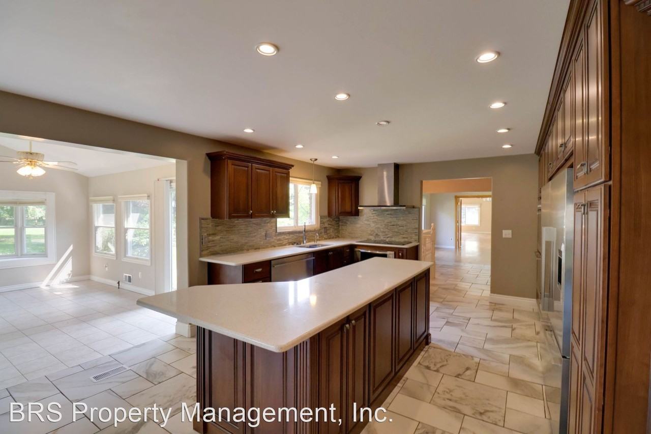 1681 Glen Meadow Ln - Photo 3 of 35