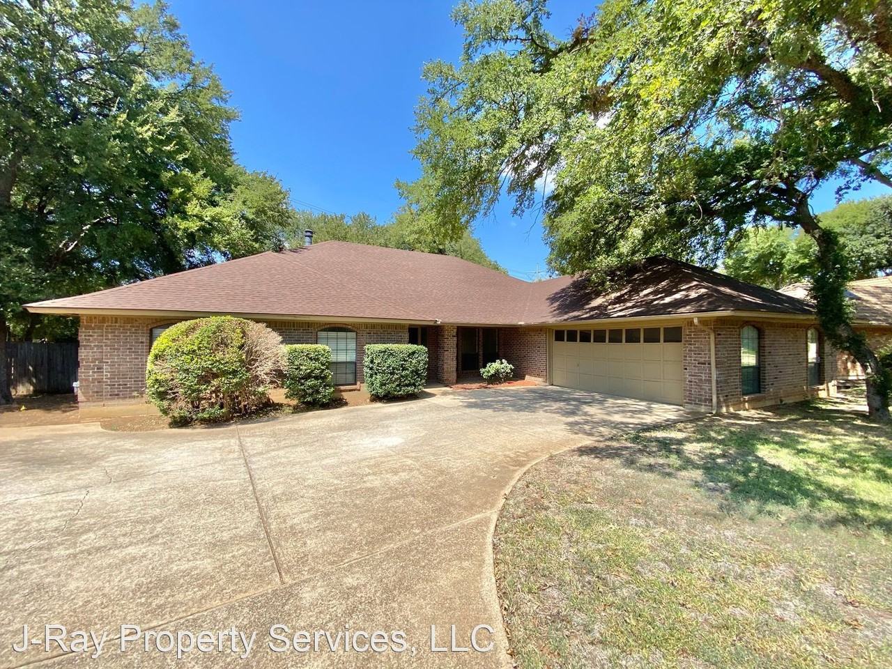 3702 Falcon Lake Dr - Photo 2 of 37