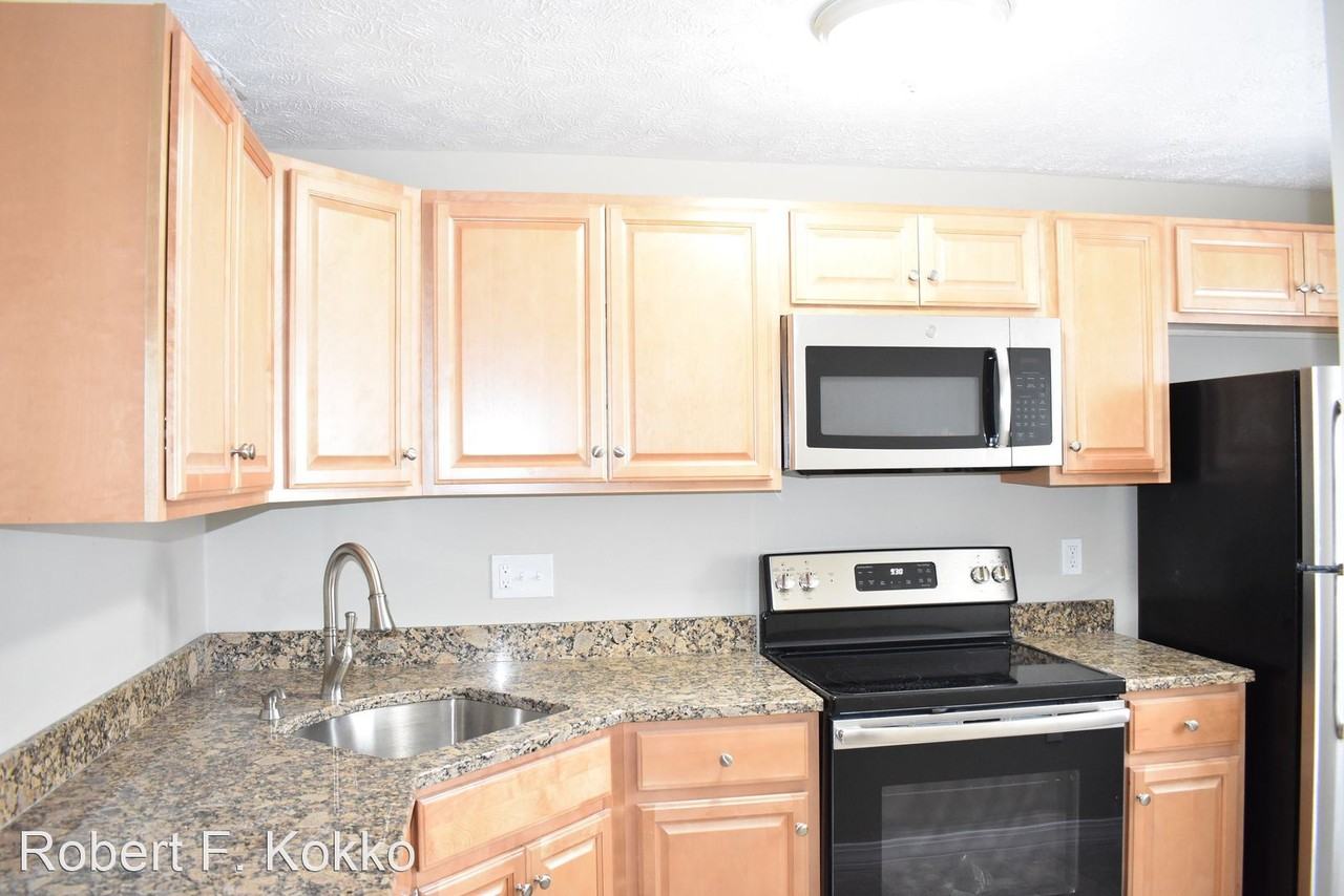 405 Eastview Dr #1 - Photo 2 of 12