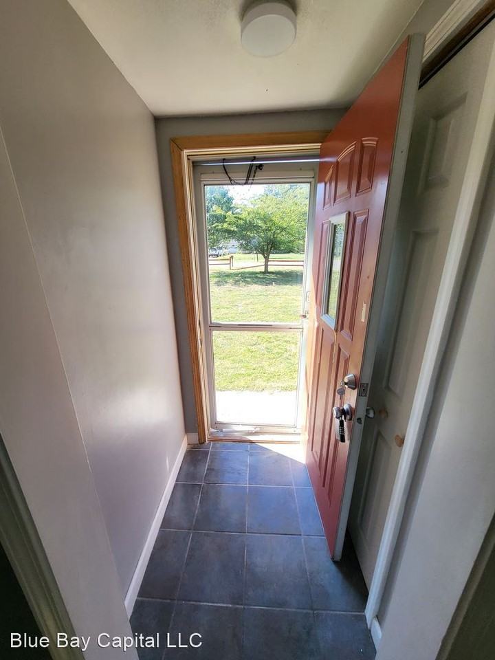 1130 Englewood Ave - Photo 3 of 17