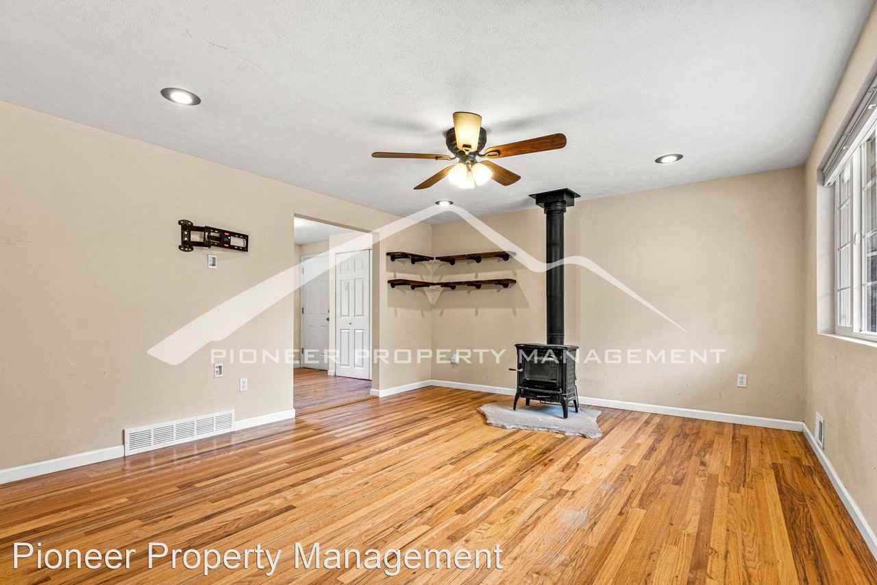 4960 Indiana St - Photo 2 of 16