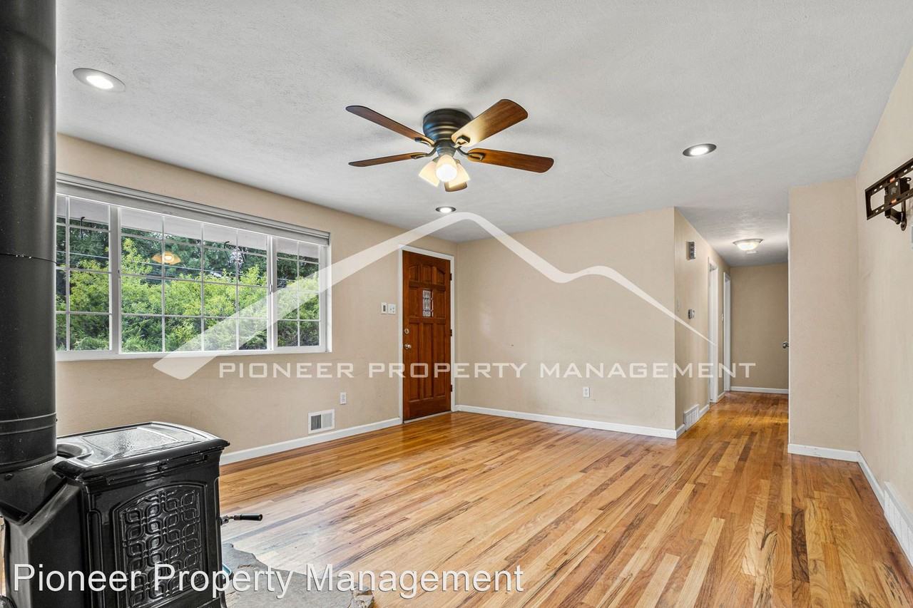 4960 Indiana St - Photo 3 of 16