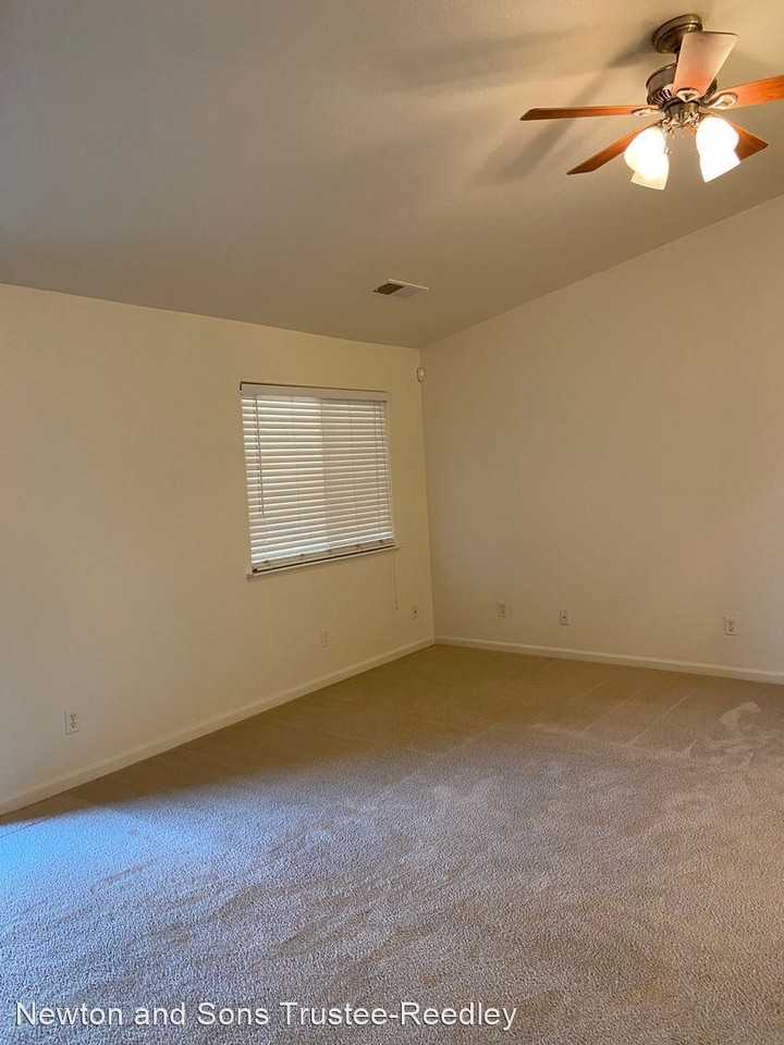 252 N 5th St - Photo 3 of 17