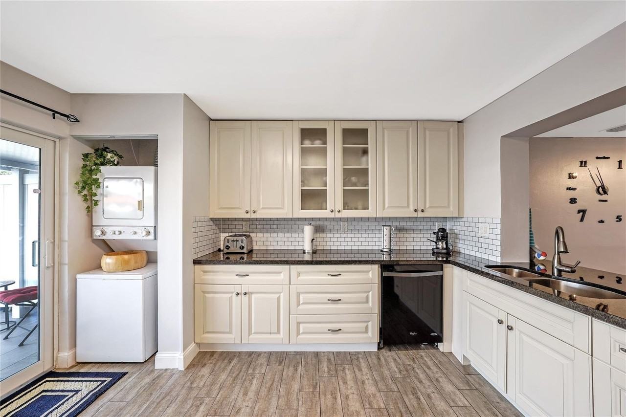 809 Nw 13th Ave #B - Photo 3 of 8