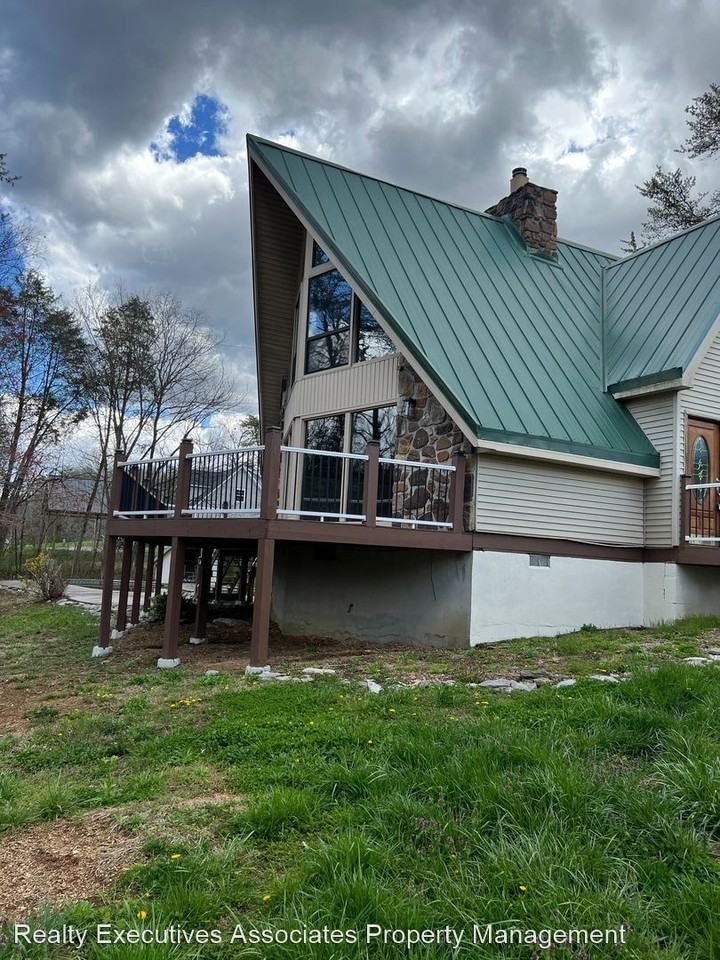 1389 Hickory Valley Rd - Photo 2 of 21