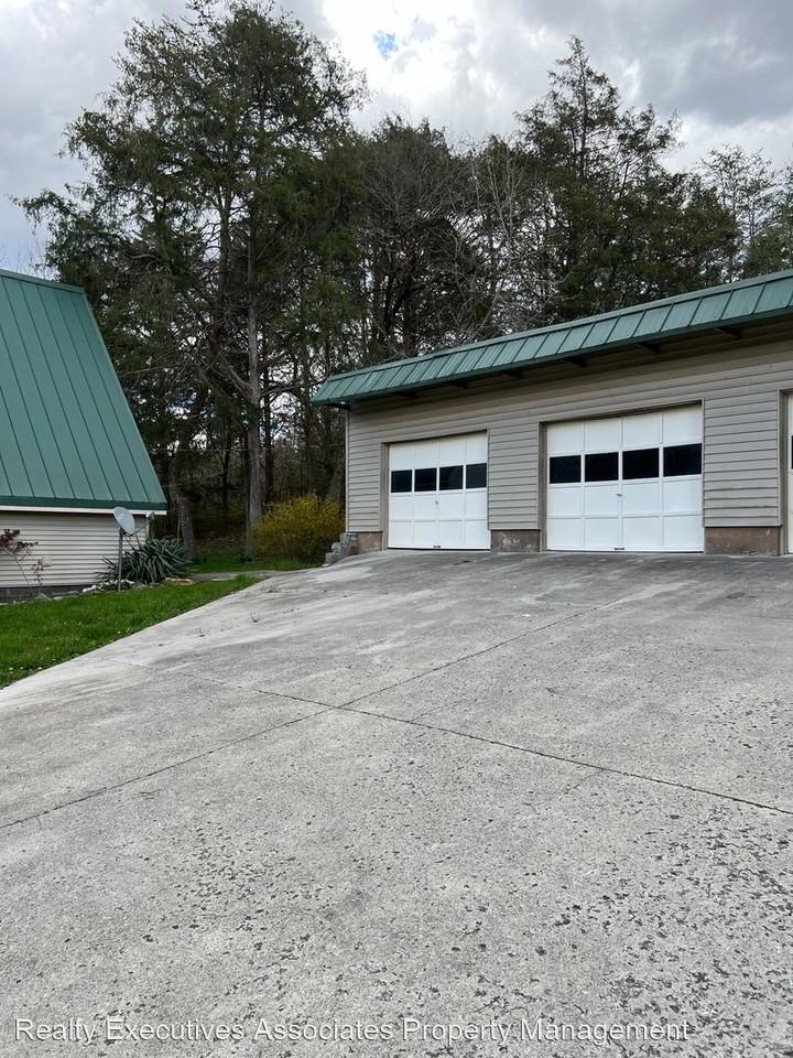 1389 Hickory Valley Rd - Photo 3 of 21