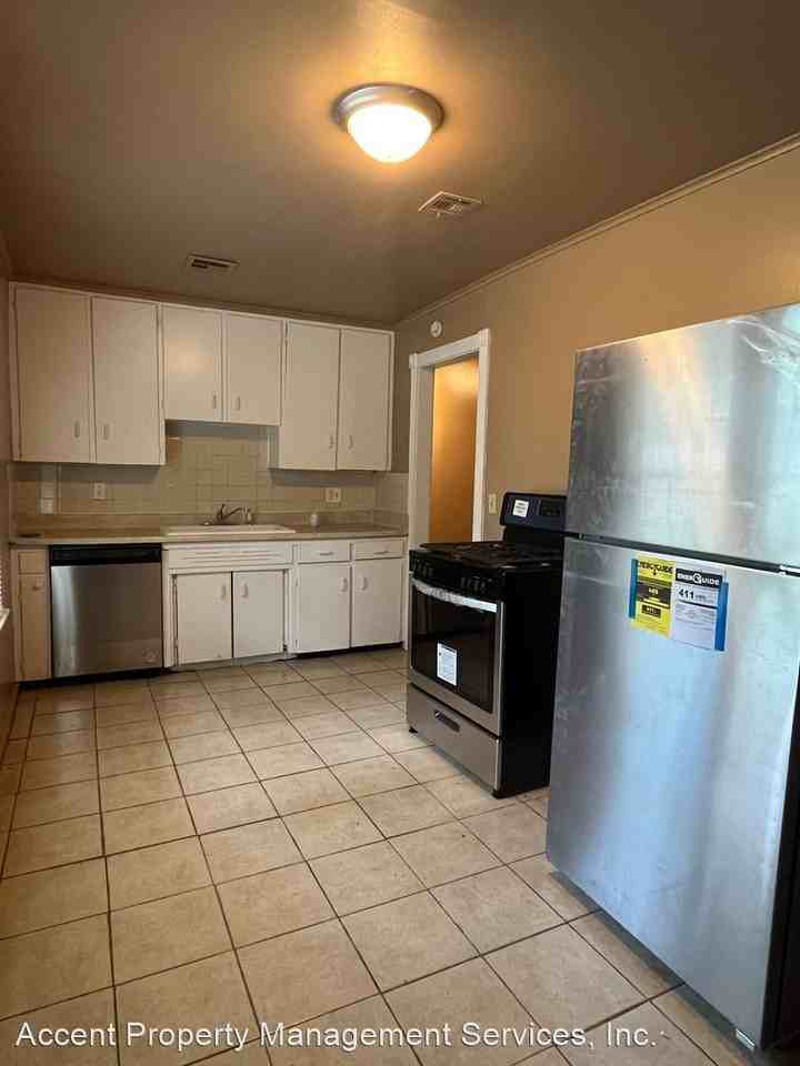 7841 E Independence St - Photo 2 of 14