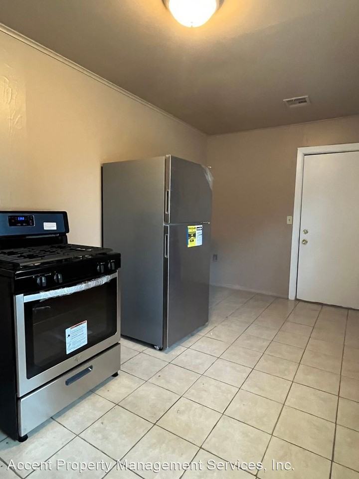 7841 E Independence St - Photo 3 of 14