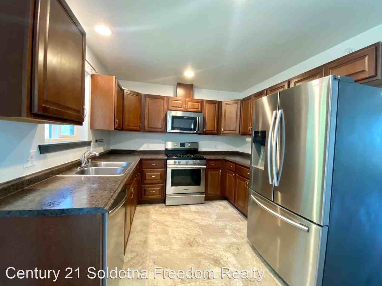 300 S Kobuk St - Photo 2 of 10