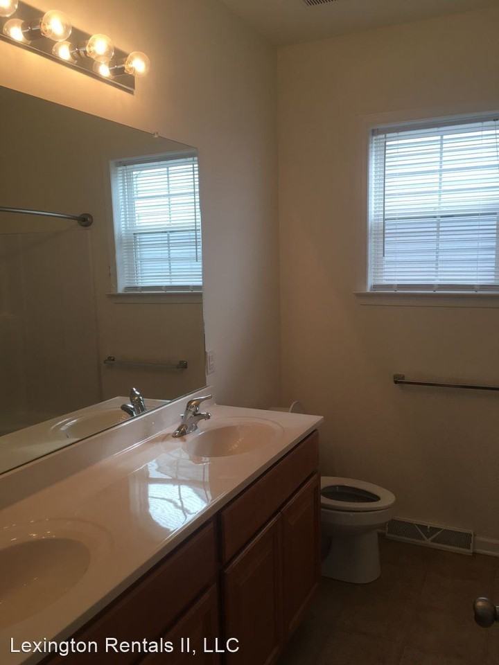 156 W Sheldrake Cir - Photo 3 of 9