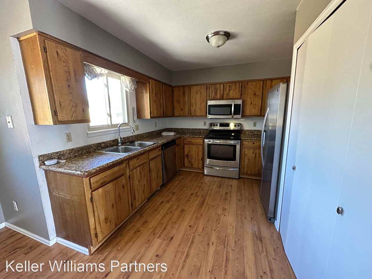 7635 Clover Hill Dr - Photo 3 of 18