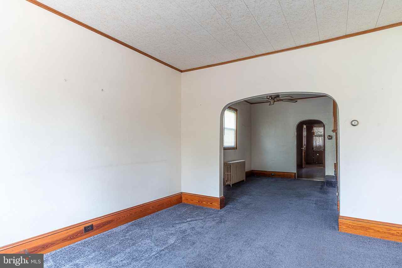 111 W Saylor St - Photo 3 of 18