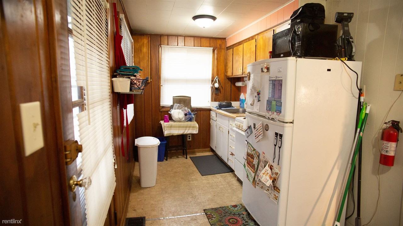 211 E 1st St - Photo 3 of 13