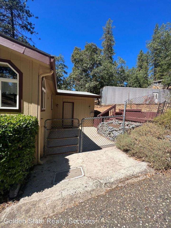 1155 Old Colony Ln - Photo 3 of 20