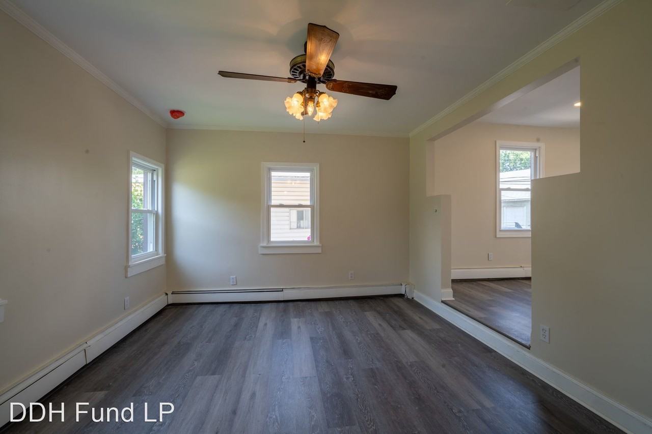 733 Oxford Ave - Photo 2 of 14