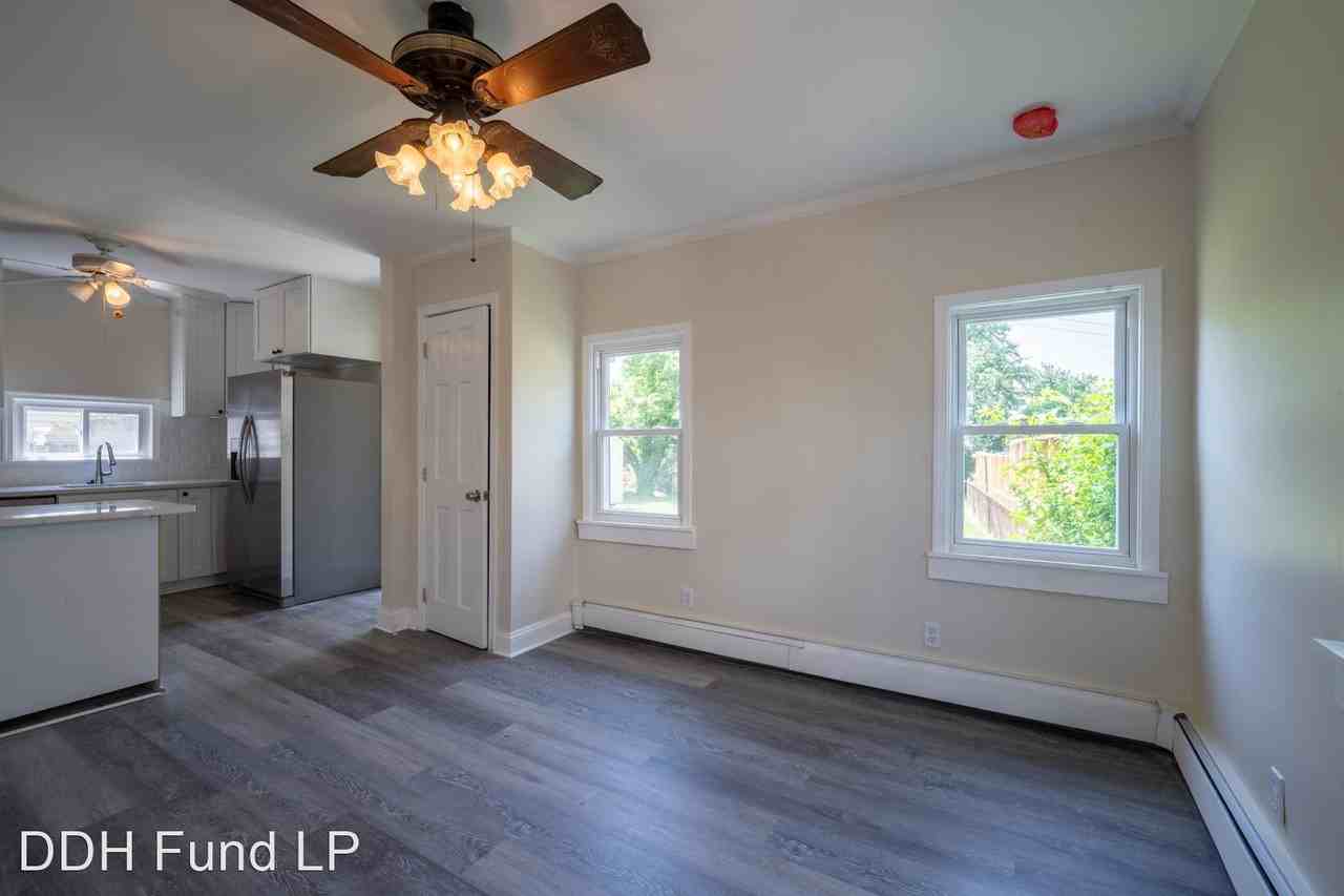 733 Oxford Ave - Photo 3 of 14