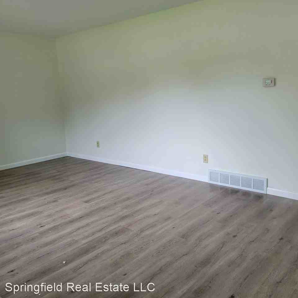 2220 Austin Dr - Photo 2 of 15