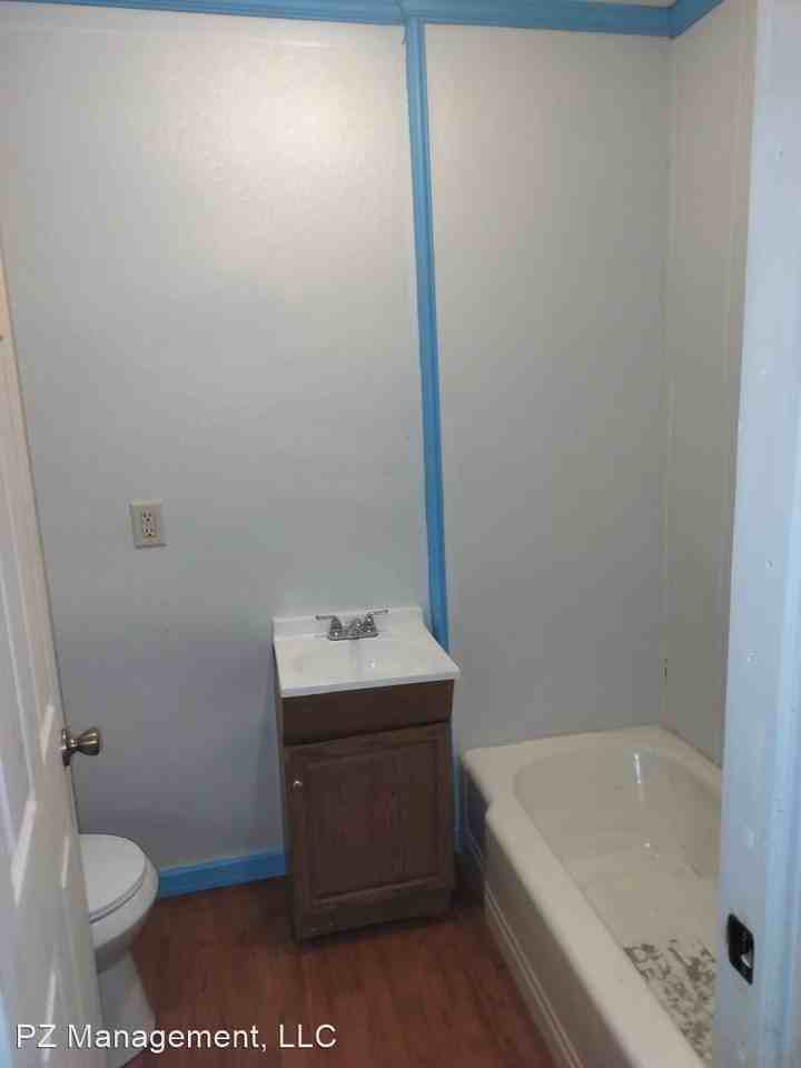 418 Harbor St - Photo 3 of 10