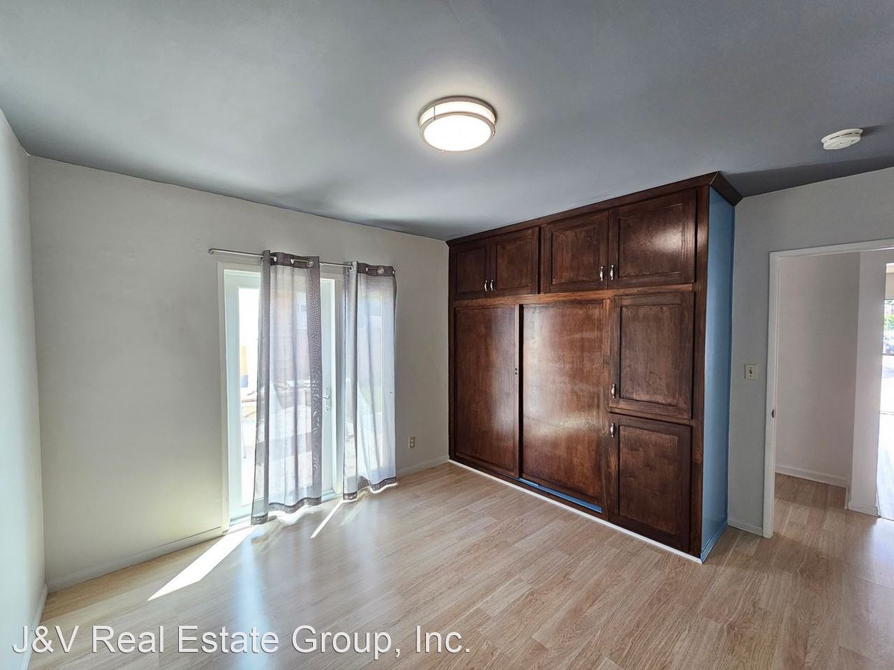 4601 Leonis St - Photo 2 of 15