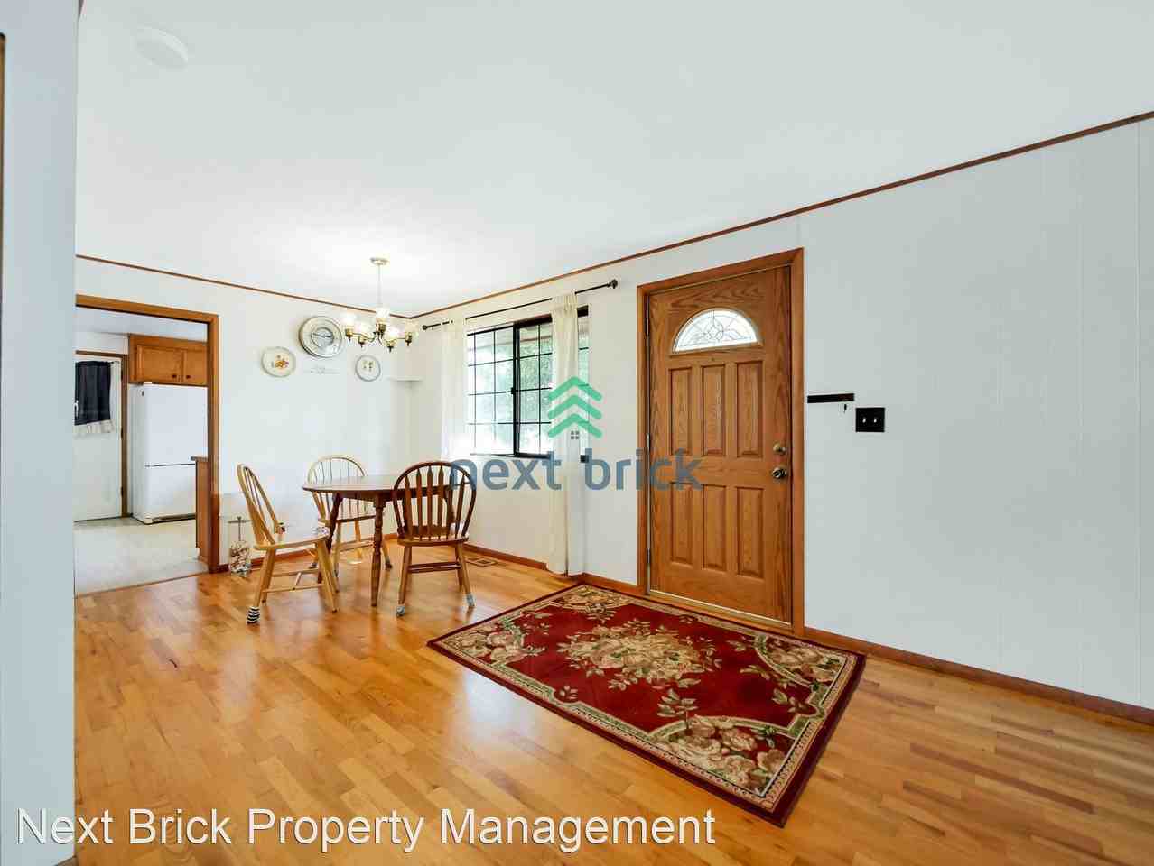 4556 50th Ave Sw - Photo 3 of 19