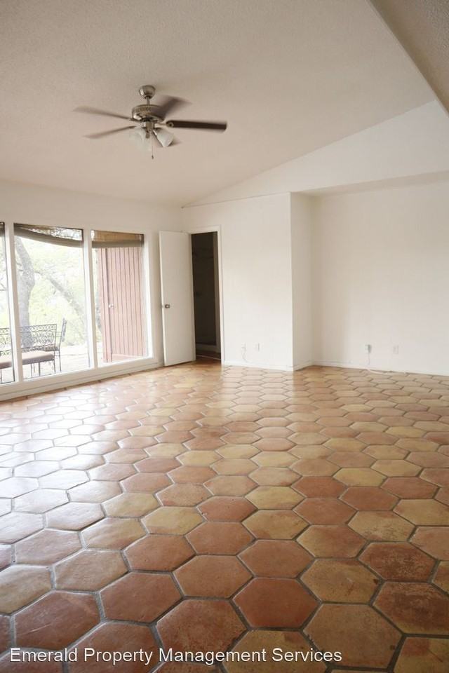 1910 Glencliff Dr - Photo 3 of 12