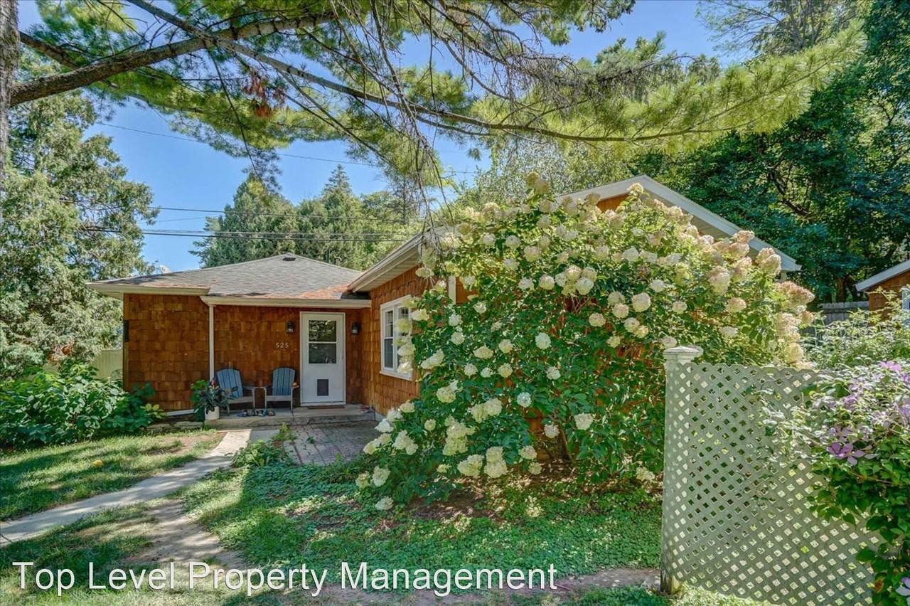 525 Hilldale Ct - Photo 2 of 24