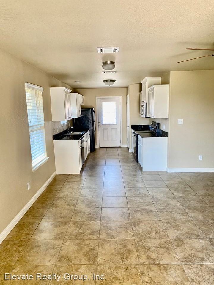 3109 Weave Ct 3111 Weave Ct - Photo 2 of 12