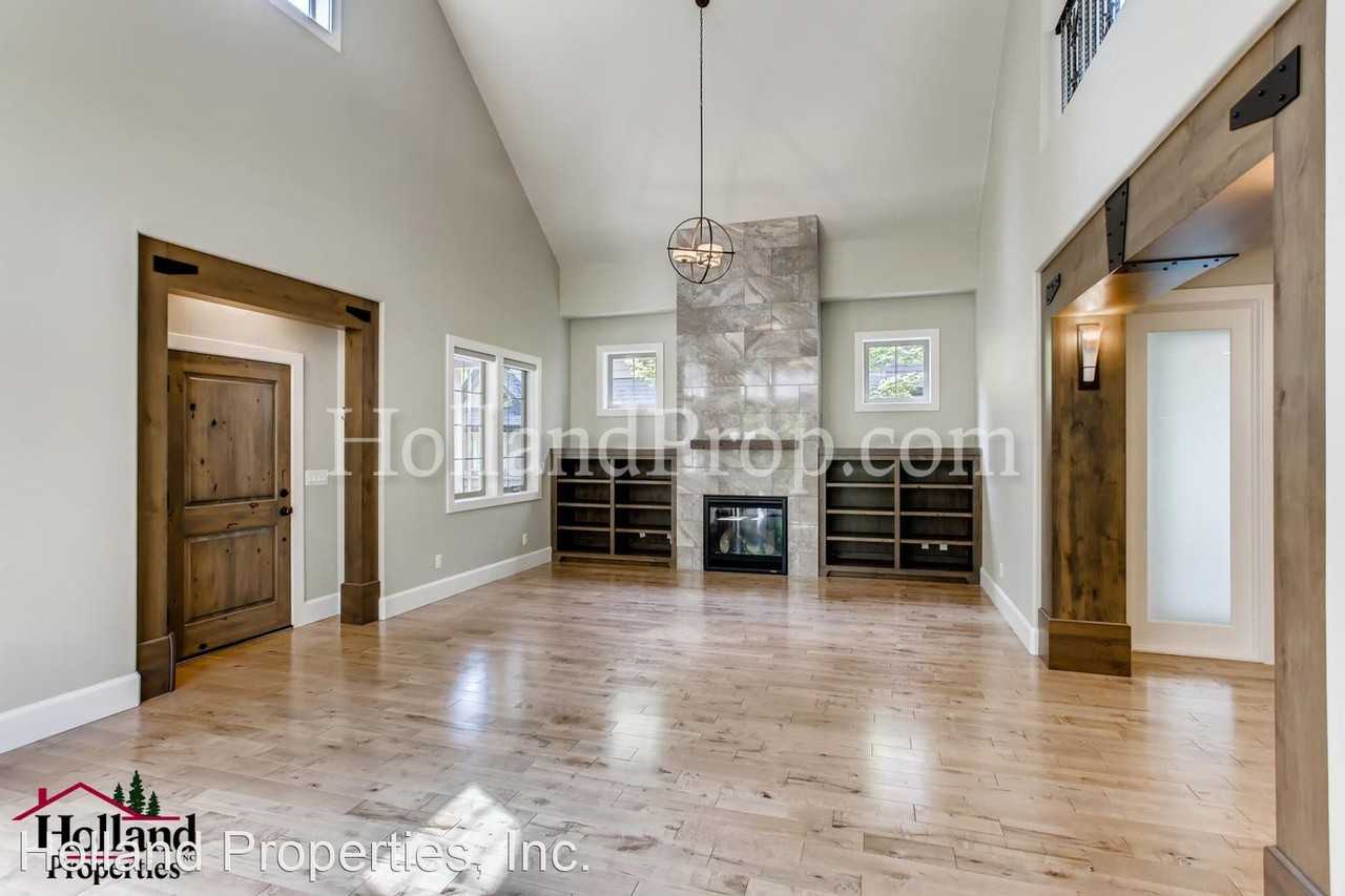 828 8th St - Photo 3 of 27