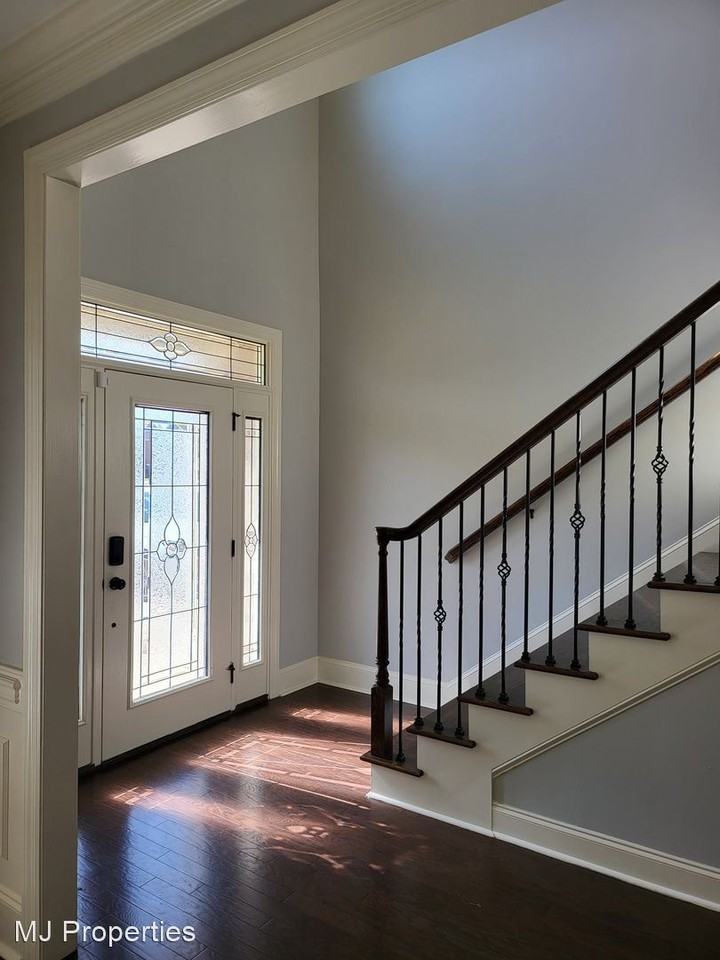 133 Properzi Way Sw - Photo 2 of 28