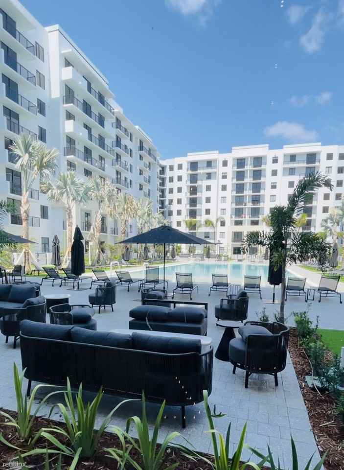 2200 Biscayne Blvd - Photo 2 of 12