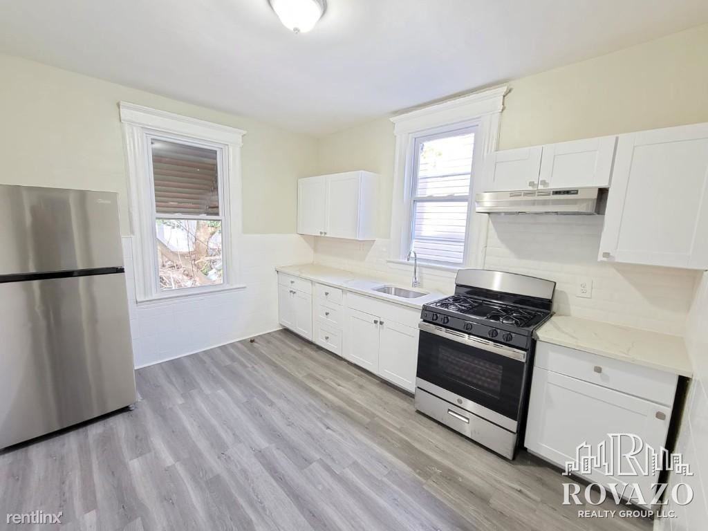 35 Seymour Ave - Photo 2 of 7