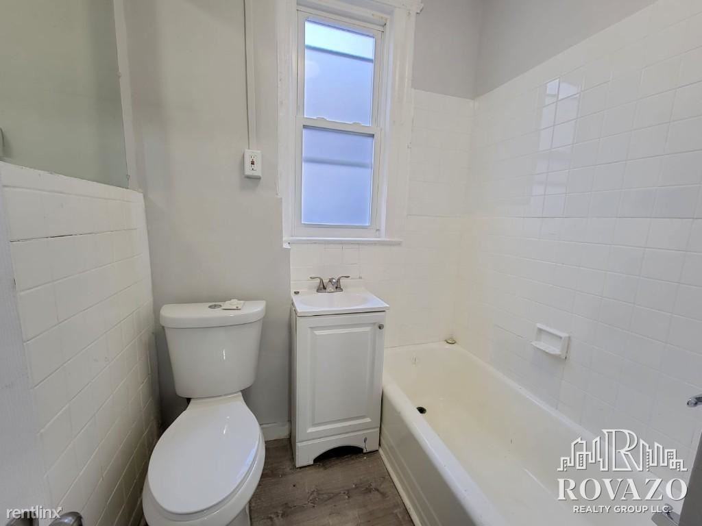 35 Seymour Ave - Photo 3 of 7