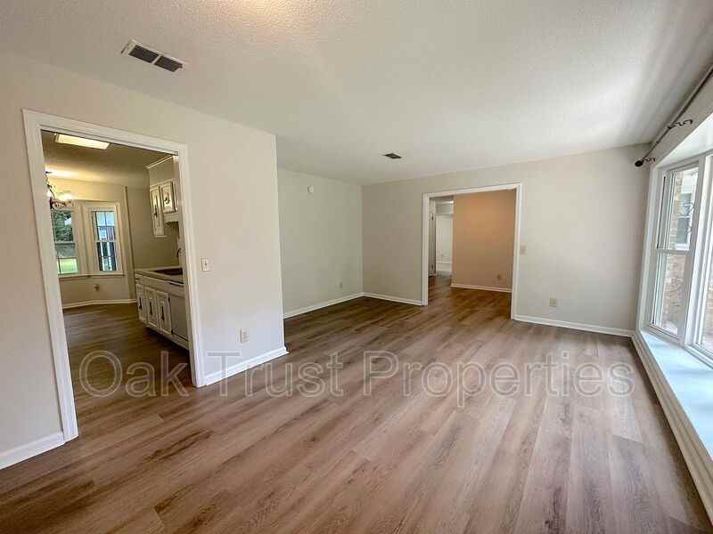 213 Jimbo Rd - Photo 5 of 23