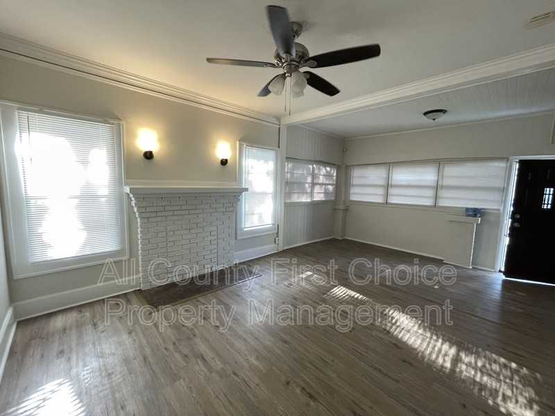 1111 James Ave S - Photo 4 of 26