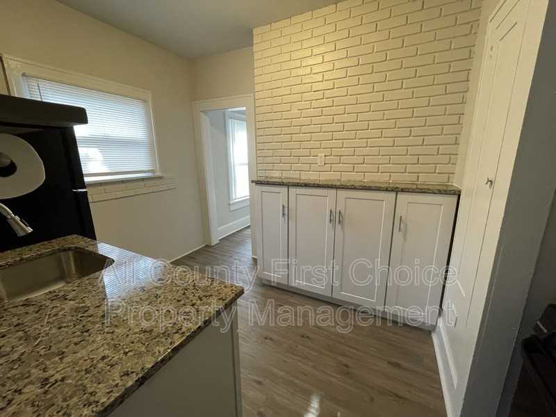 1111 James Ave S - Photo 7 of 26