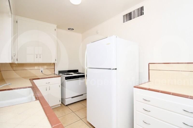 121 W 2nd St - Photo 2 of 10