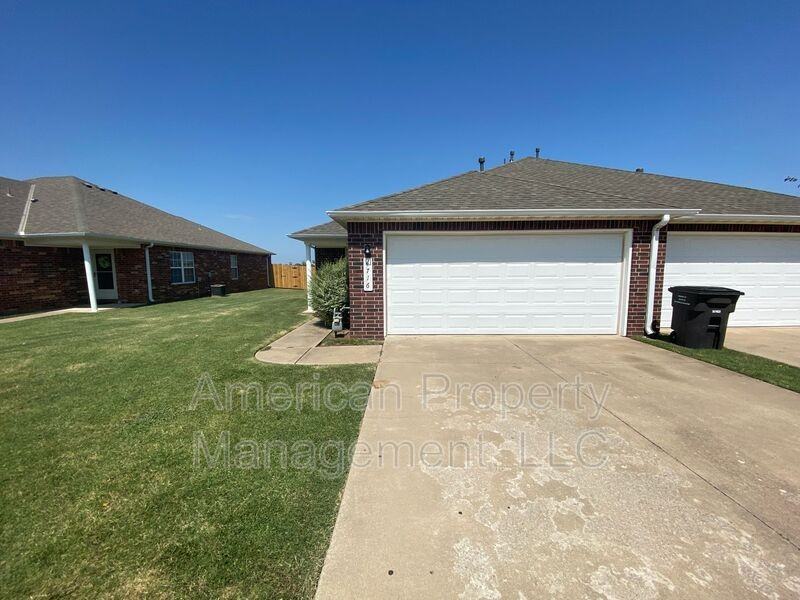 4716 Ne Wisconsin St - Photo 2 of 26