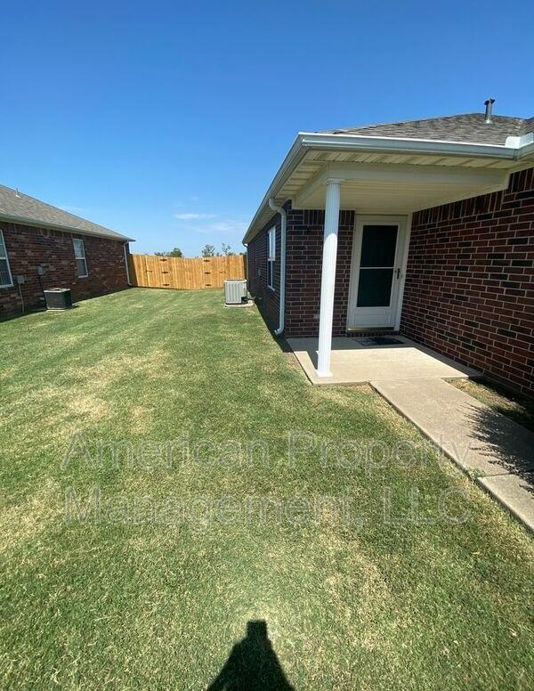 4716 Ne Wisconsin St - Photo 3 of 26