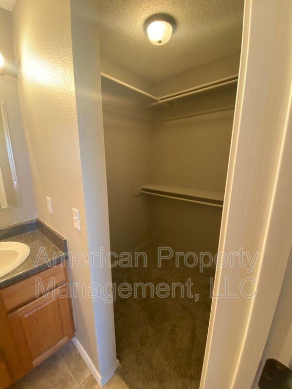 4716 Ne Wisconsin St - Photo 4 of 26