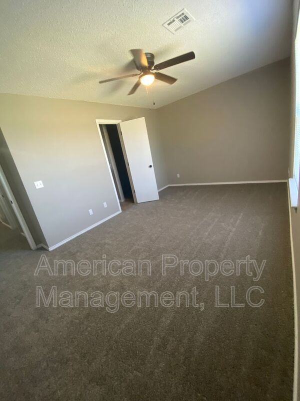 4716 Ne Wisconsin St - Photo 7 of 26