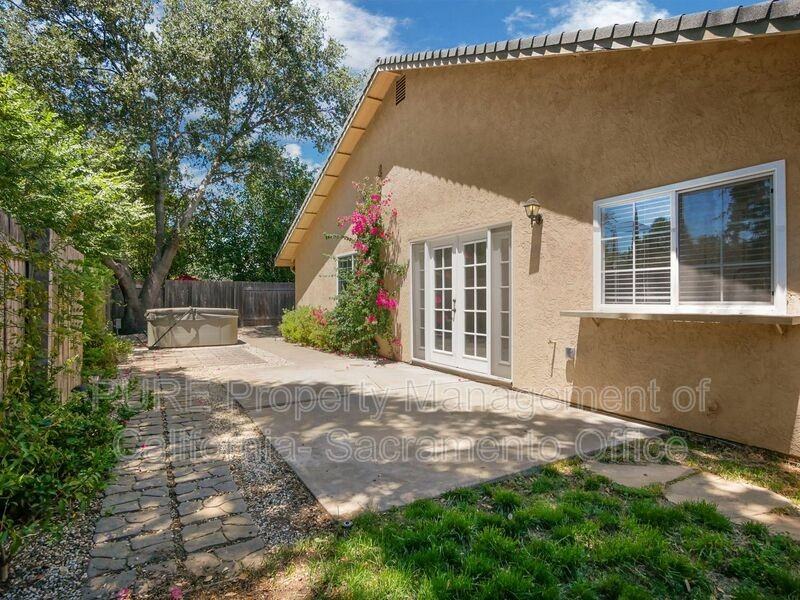8330 Foxfire Dr - Photo 3 of 35