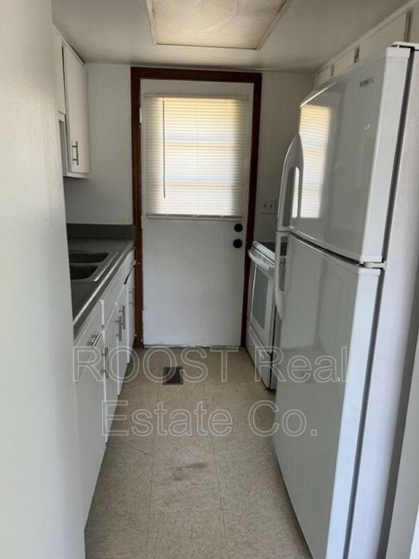 2408 2408 - Photo 3 of 9